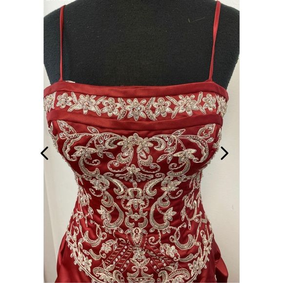 BURGUNDY Small Prom/BRIDAL GOWN W/SEQUINS AND HOOP w Veil & Evening Gloves - Picture 5 of 13